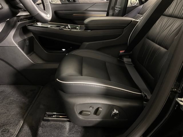 Used 2025 Buick Enclave Avenir w/ Super Cruise Package FWD image 33