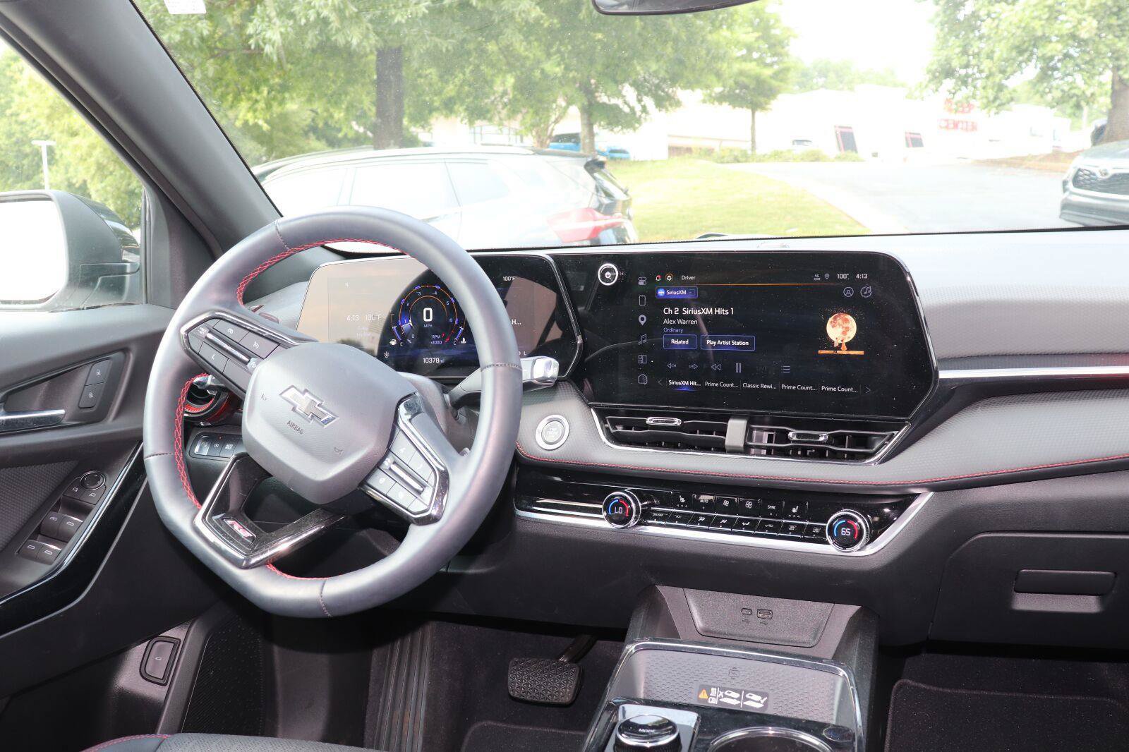 Used 2025 Chevrolet Equinox RS FWD image 16