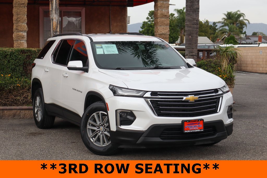 Used 2023 Chevrolet Traverse LT image 2