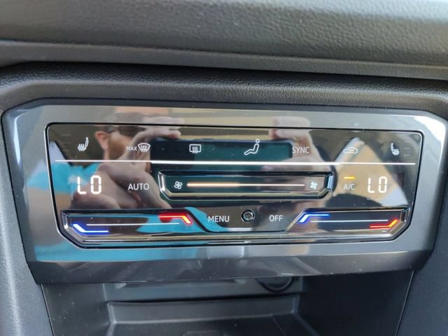 Used 2023 Volkswagen Tiguan SE w/ Panoramic Sunroof Package FWD image 21