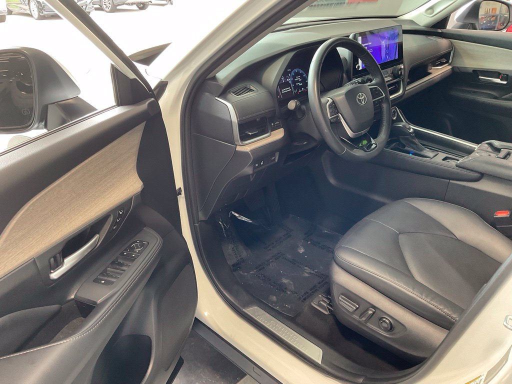 Certified 2024 Toyota Grand Highlander AWD image 9