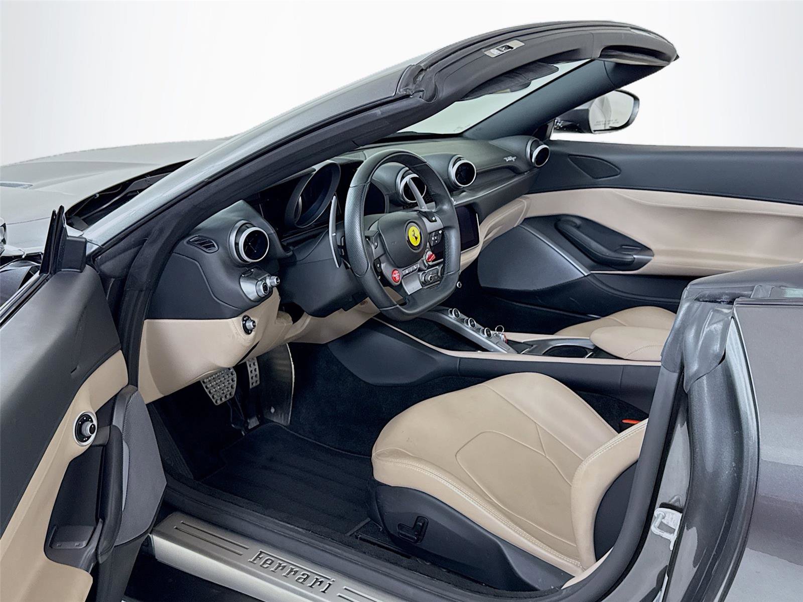 Used 2020 Ferrari Portofino image 13