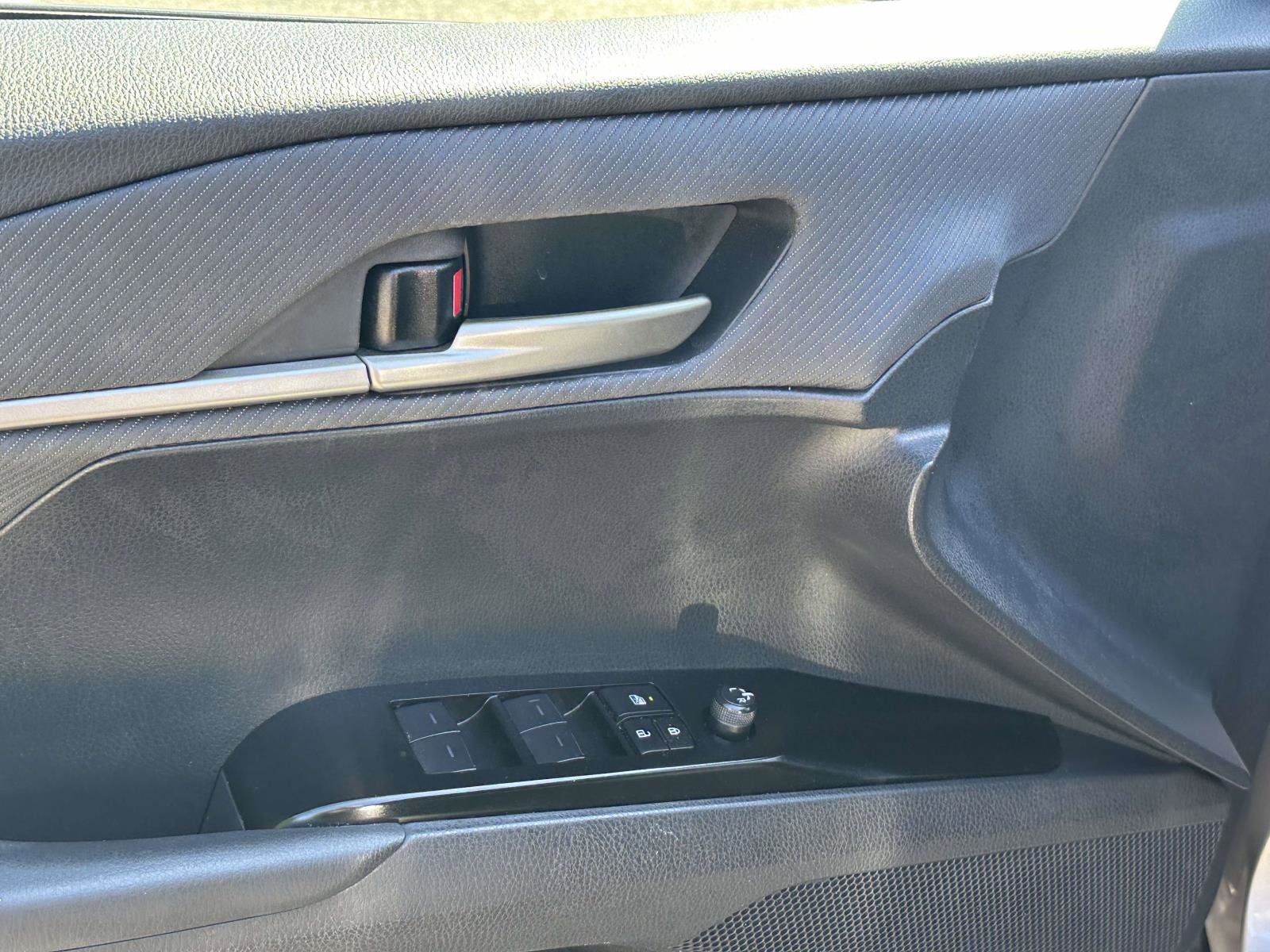 Used 2025 Toyota Camry SE image 13