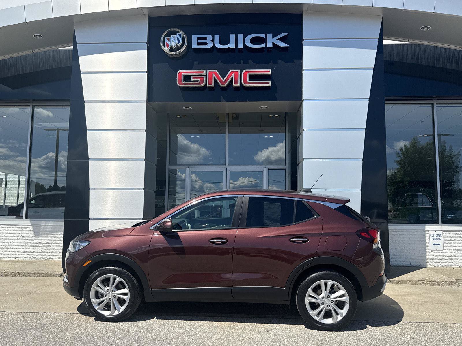 Used 2023 Buick Encore GX Preferred w/ Cold Weather Comfort Package AWD/4WD image 10
