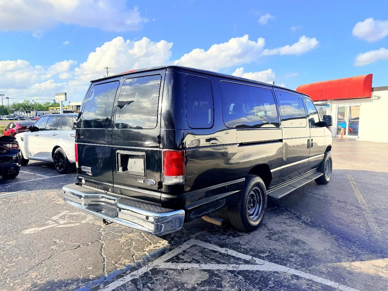 Used 2012 Ford E-350 and Econoline 350 XLT RWD image 7