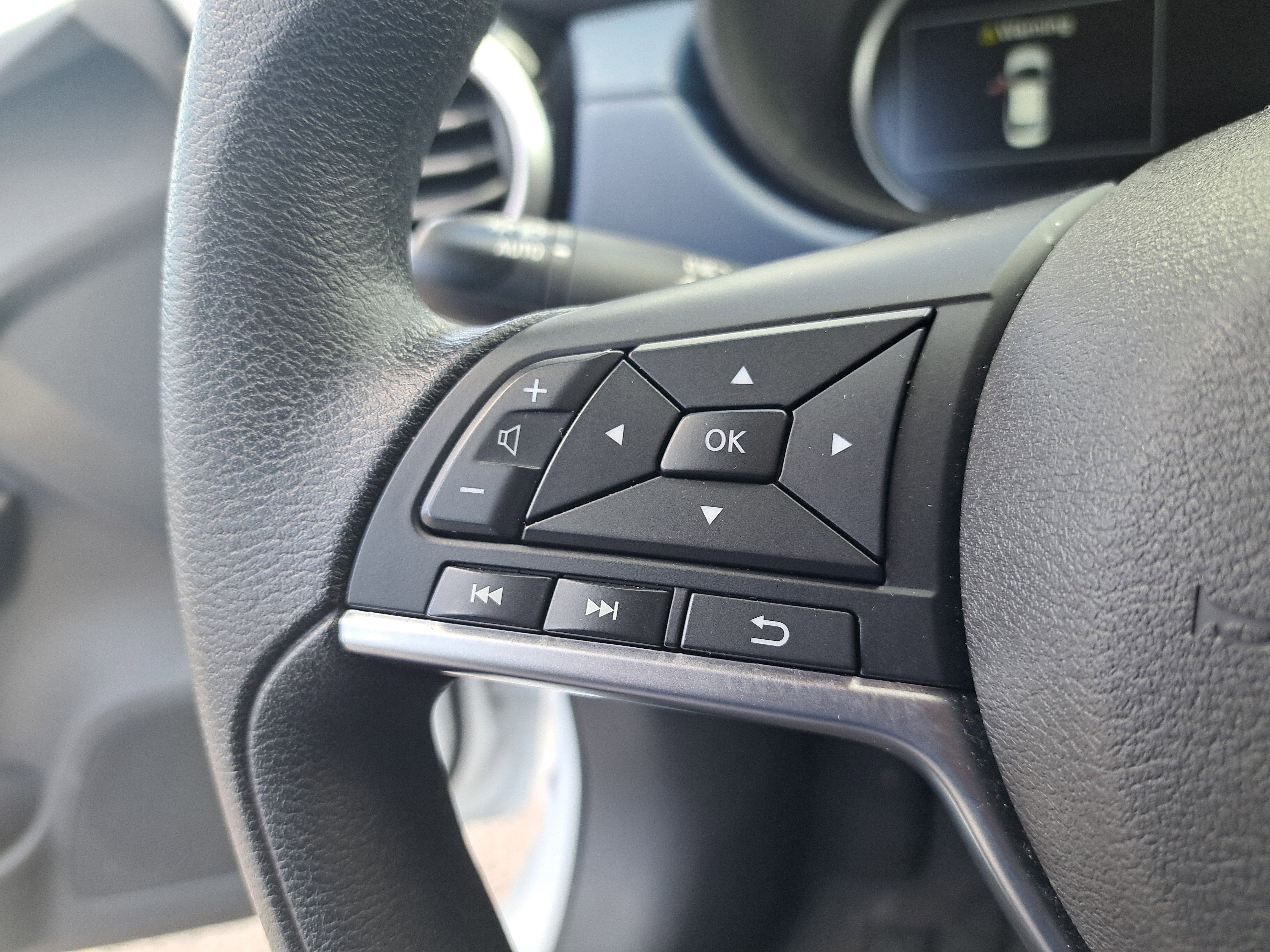 Used 2025 Nissan Versa SV image 20