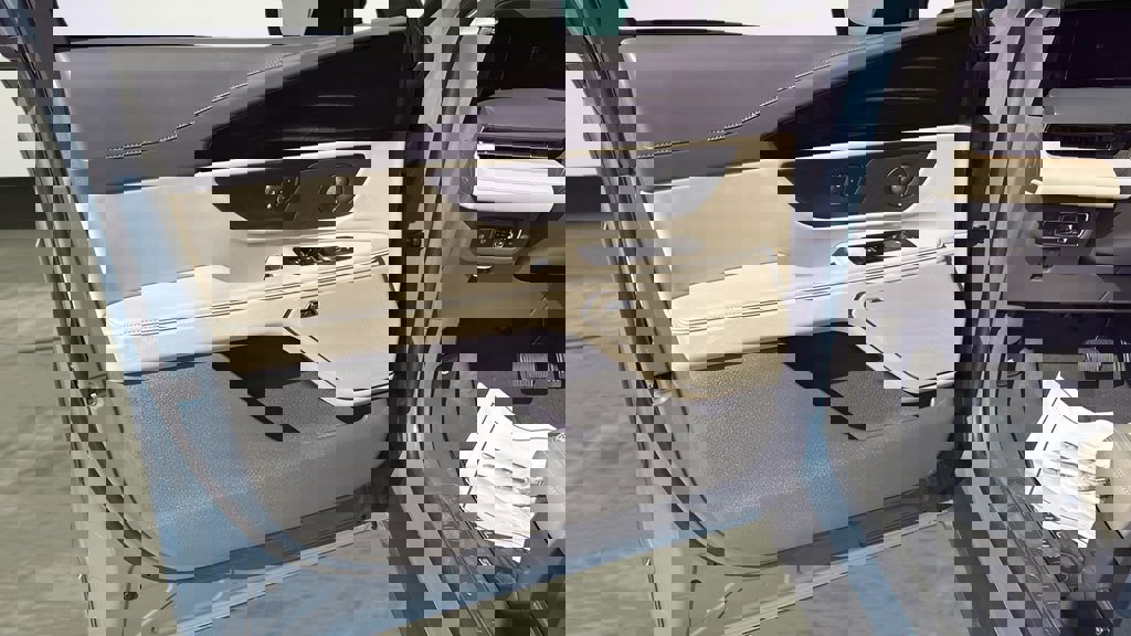 Used 2025 Lincoln Nautilus Reserve image 10