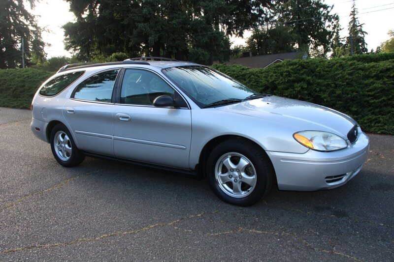 Used 2005 Ford Taurus SE FWD image 2