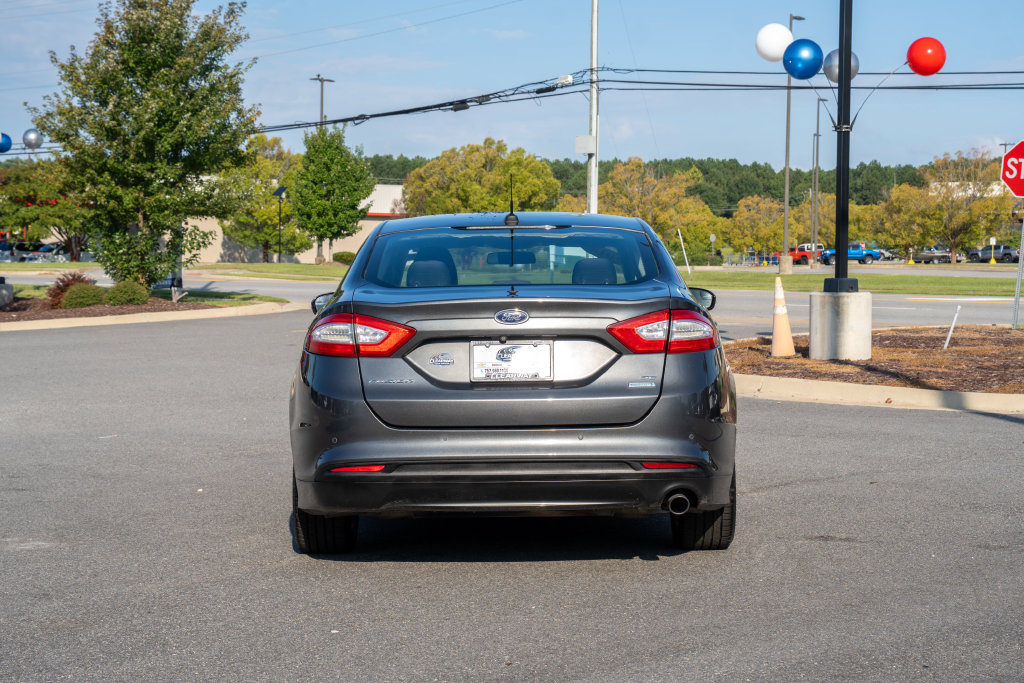 Used 2016 Ford Fusion SE FWD image 6