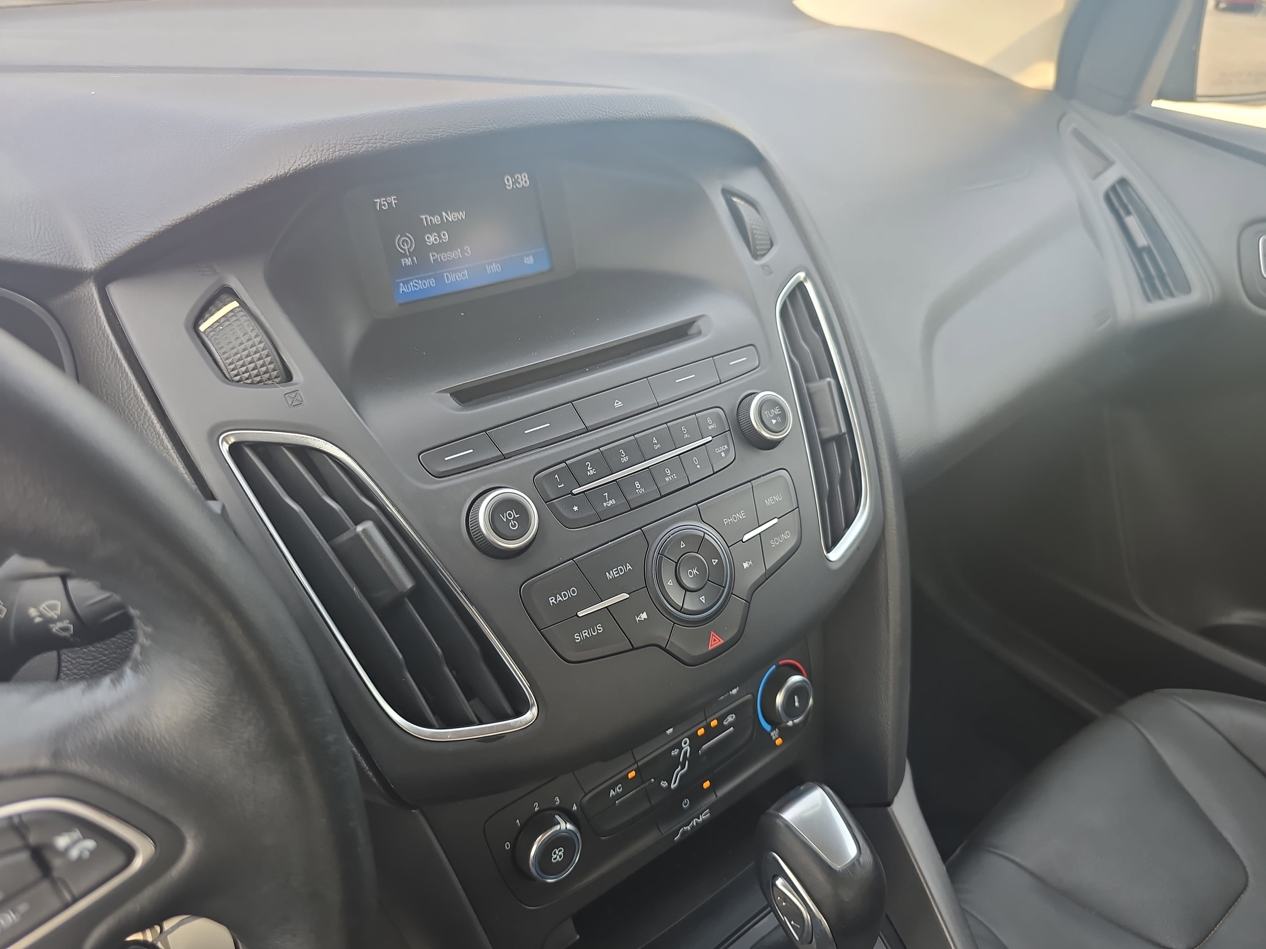 Used 2016 Ford Focus SE w/ Equipment Group 201A FWD image 19