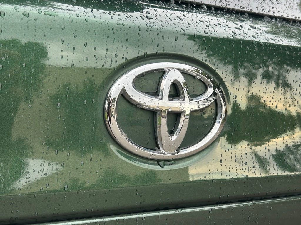 Used 2022 Toyota Corolla Cross XLE image 27