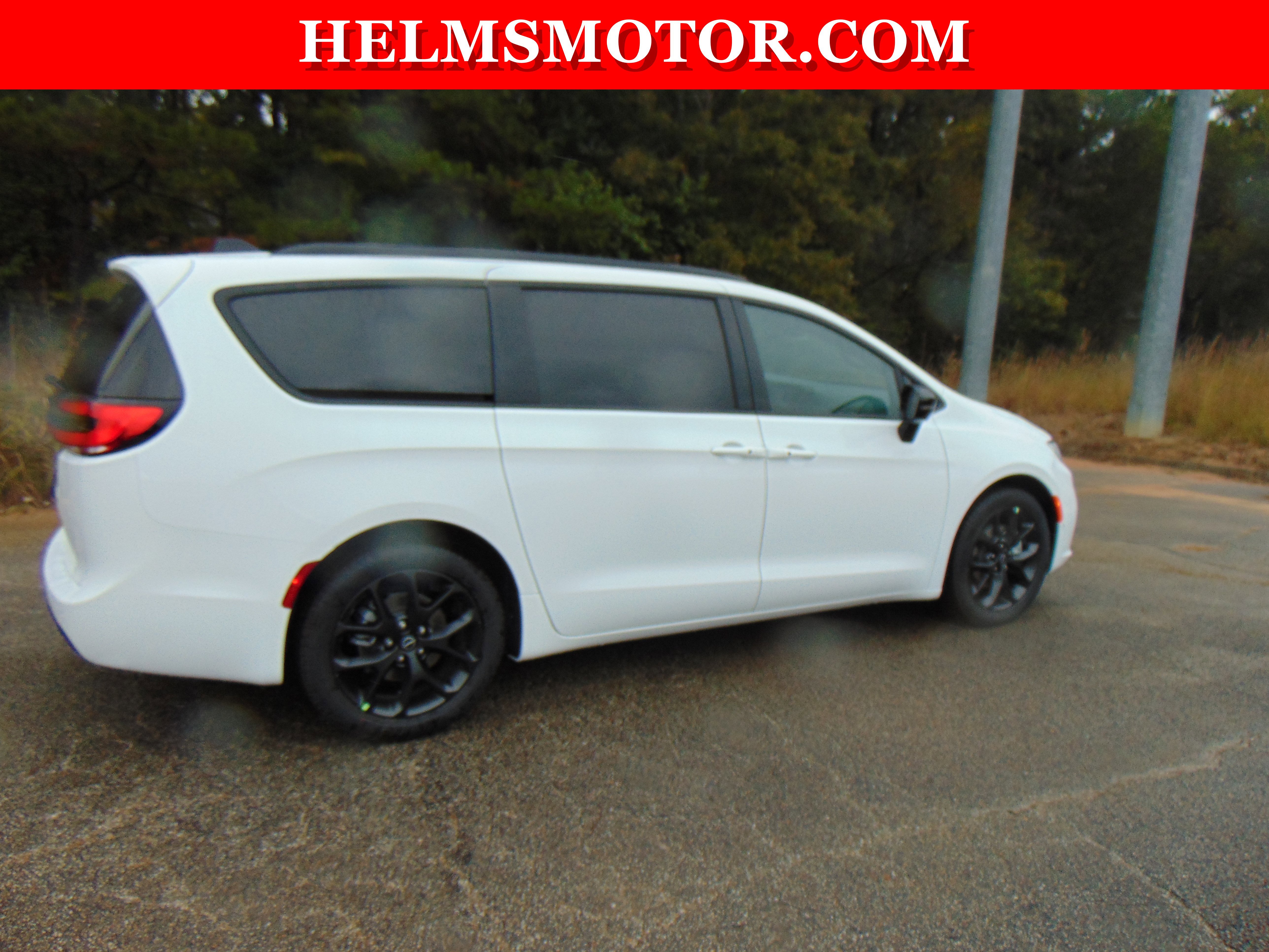 New 2026 Chrysler Pacifica Select w/ S Appearance Package image 13