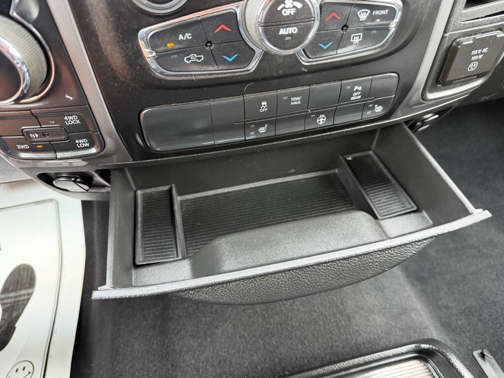 Used 2022 RAM 1500 Classic SLT w/ Electronics Convenience Group AWD/4WD image 28