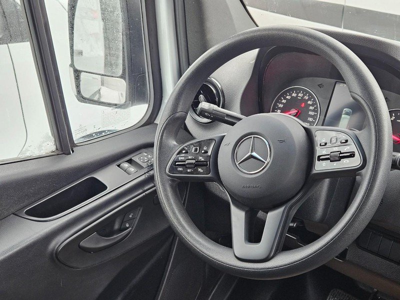 Used 2024 Mercedes-Benz Sprinter 2500 image 10