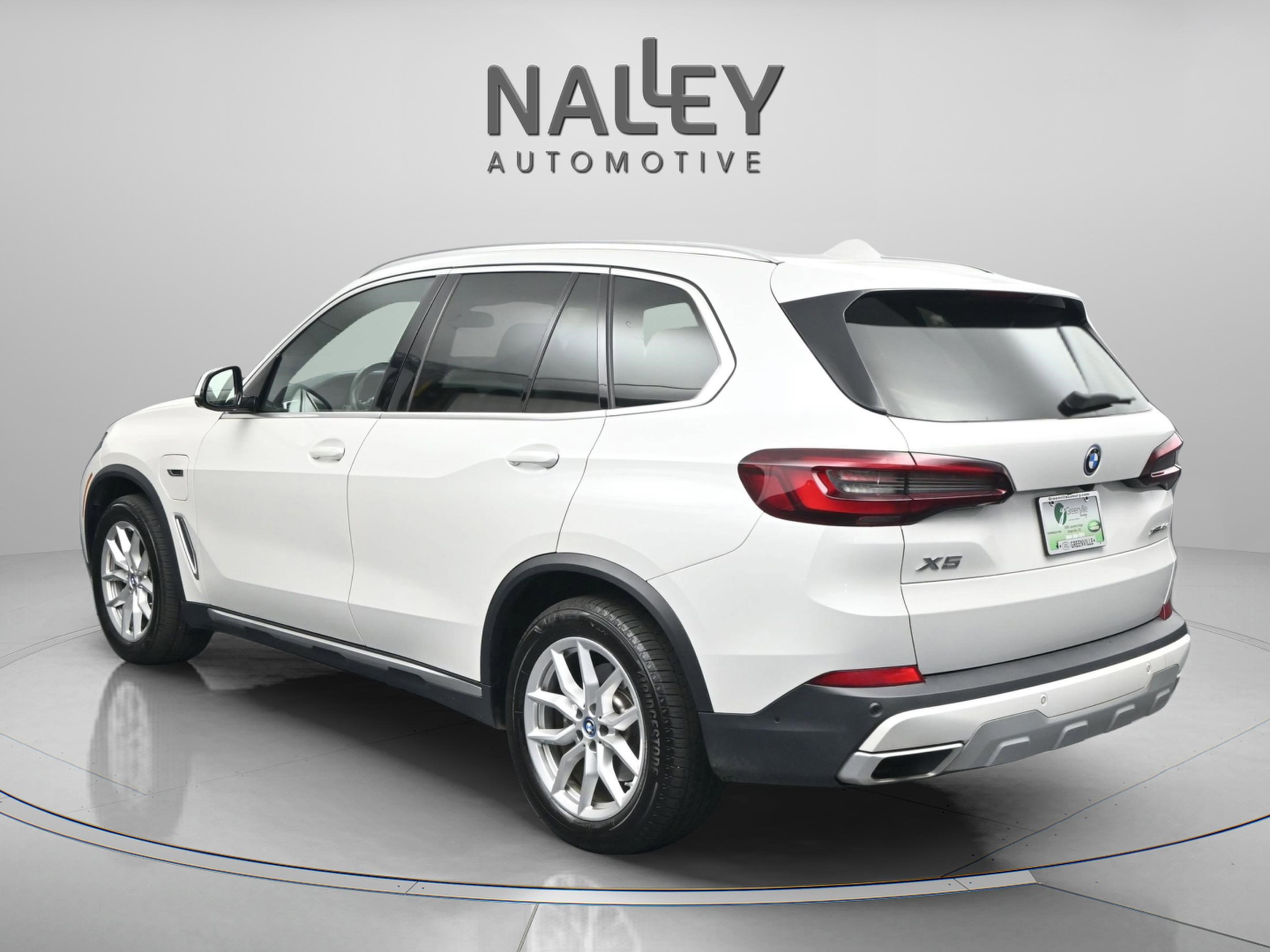 Used 2022 BMW X5 xDrive45e w/ Parking Assistance Package image 3