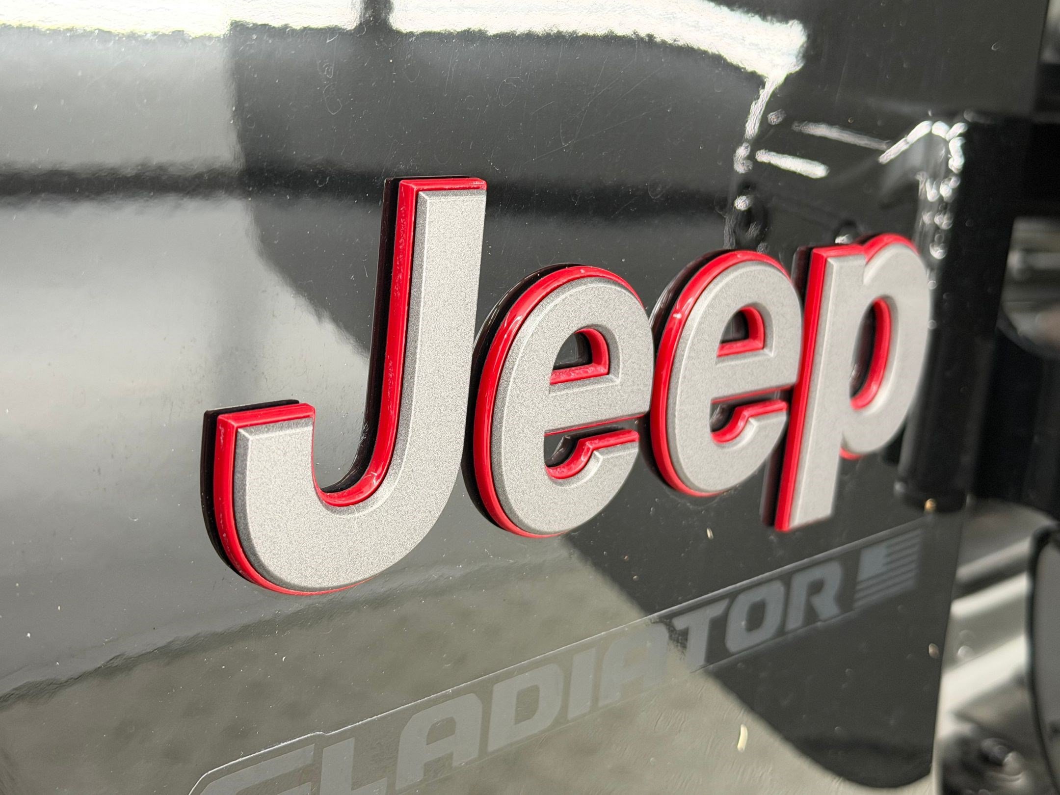 Used 2025 Jeep Gladiator Rubicon w/ Technology Group AWD/4WD image 30