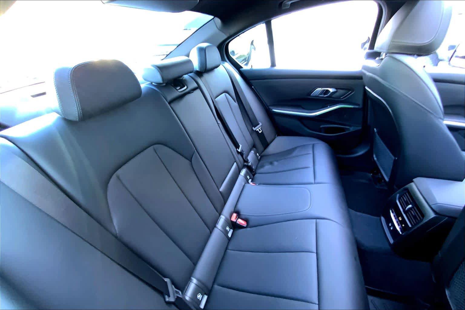 Used 2023 BMW 330i xDrive Sedan w/ Premium Package image 19