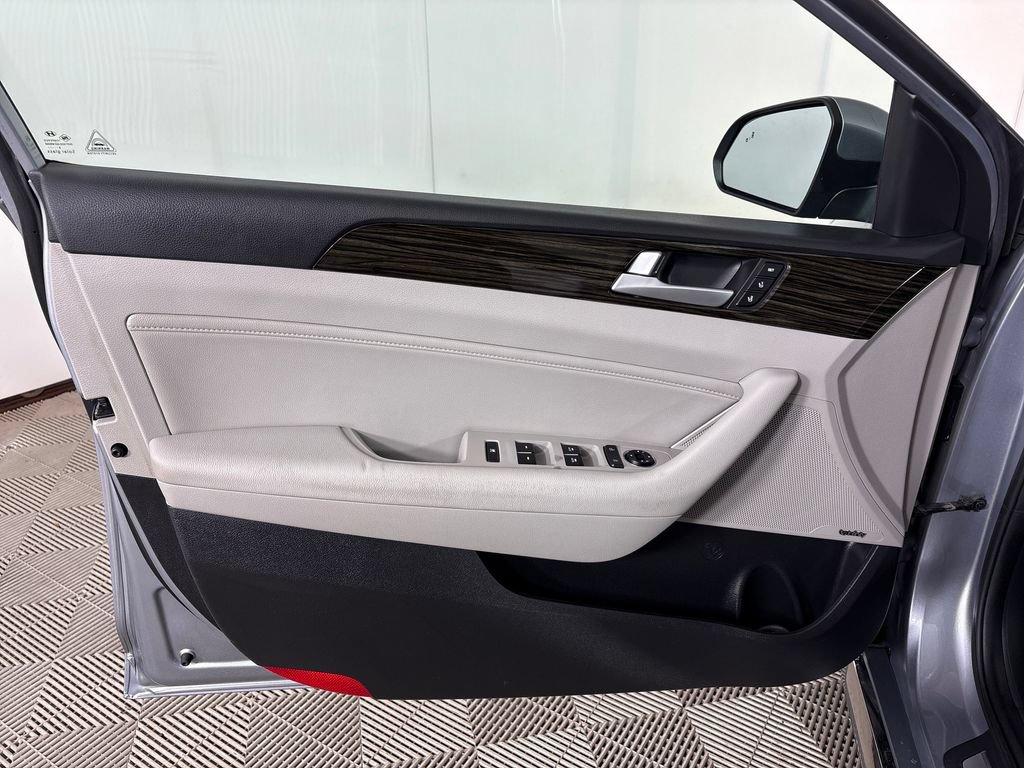 Used 2017 Hyundai Sonata Limited w/ Ultimate Package 04 FWD image 16