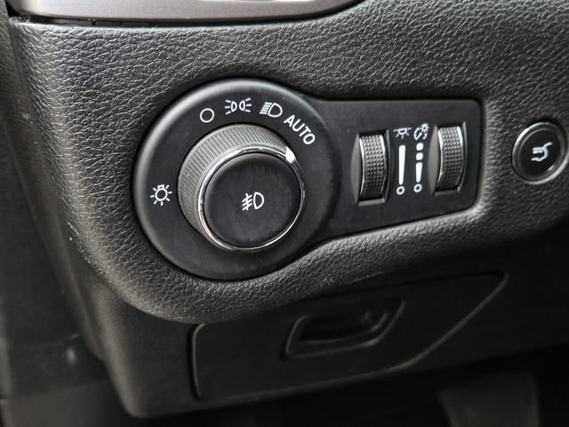 Used 2022 Jeep Cherokee Limited AWD/4WD image 23
