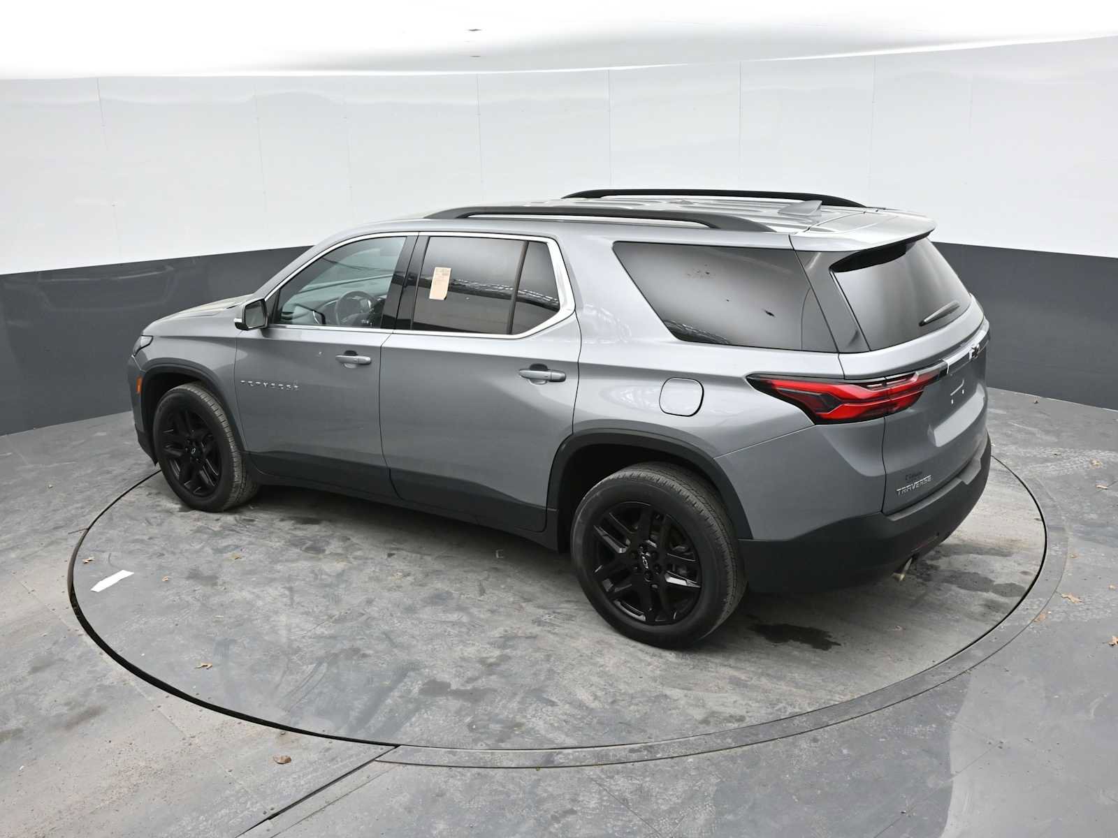 Used 2023 Chevrolet Traverse LT FWD image 12