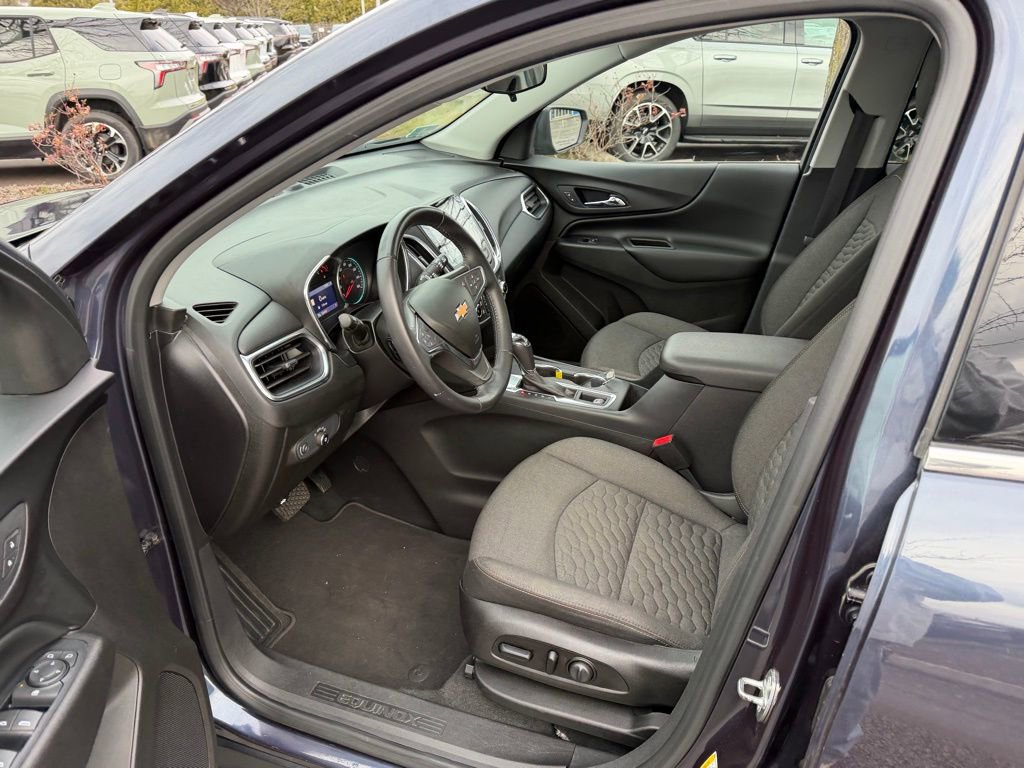 Used 2019 Chevrolet Equinox LT w/ Sun & Navigation Package image 11