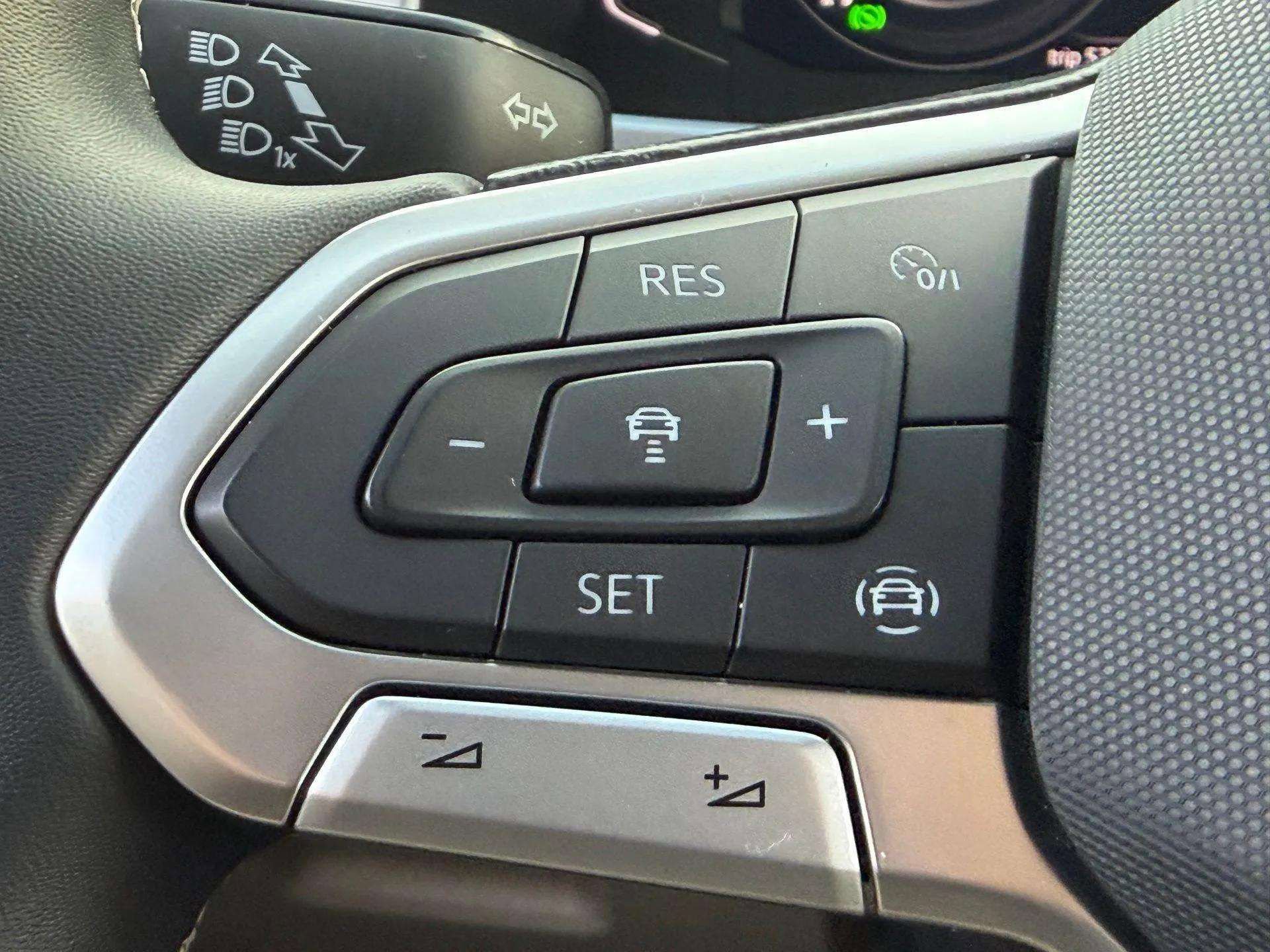 Used 2022 Volkswagen Atlas SE image 47