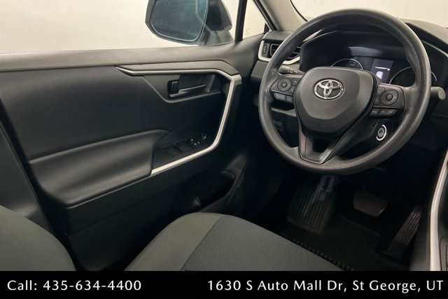 Used 2022 Toyota RAV4 LE AWD/4WD image 11