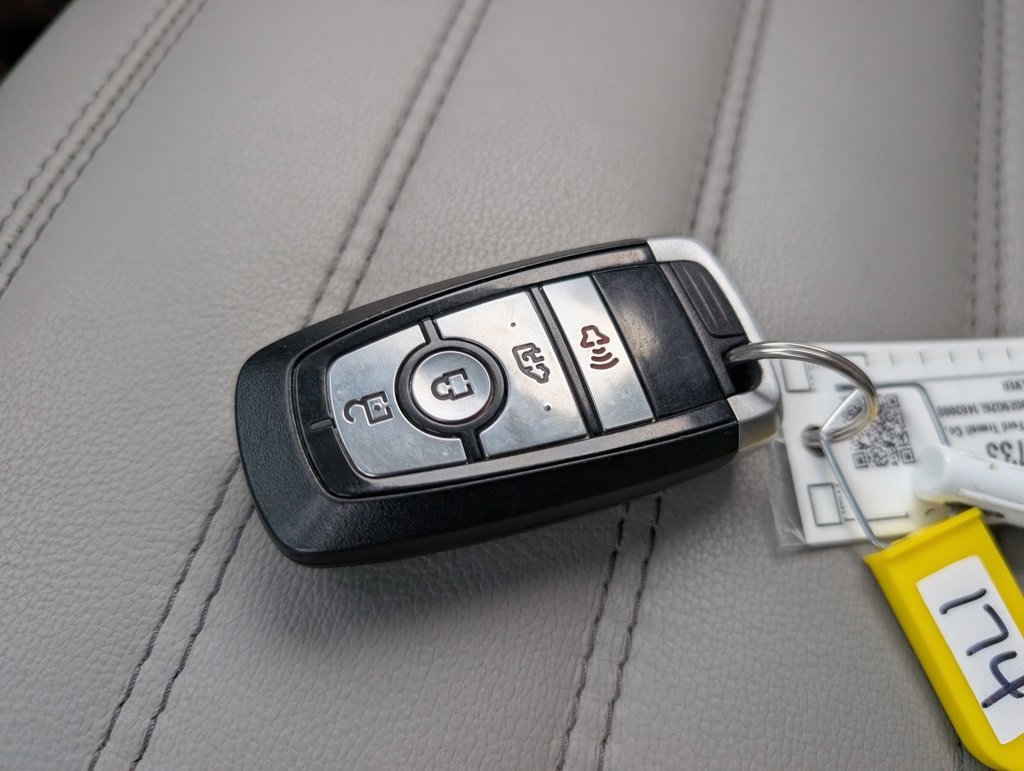 Used 2020 Ford Transit Connect Titanium w/ Trailer Tow Package image 17