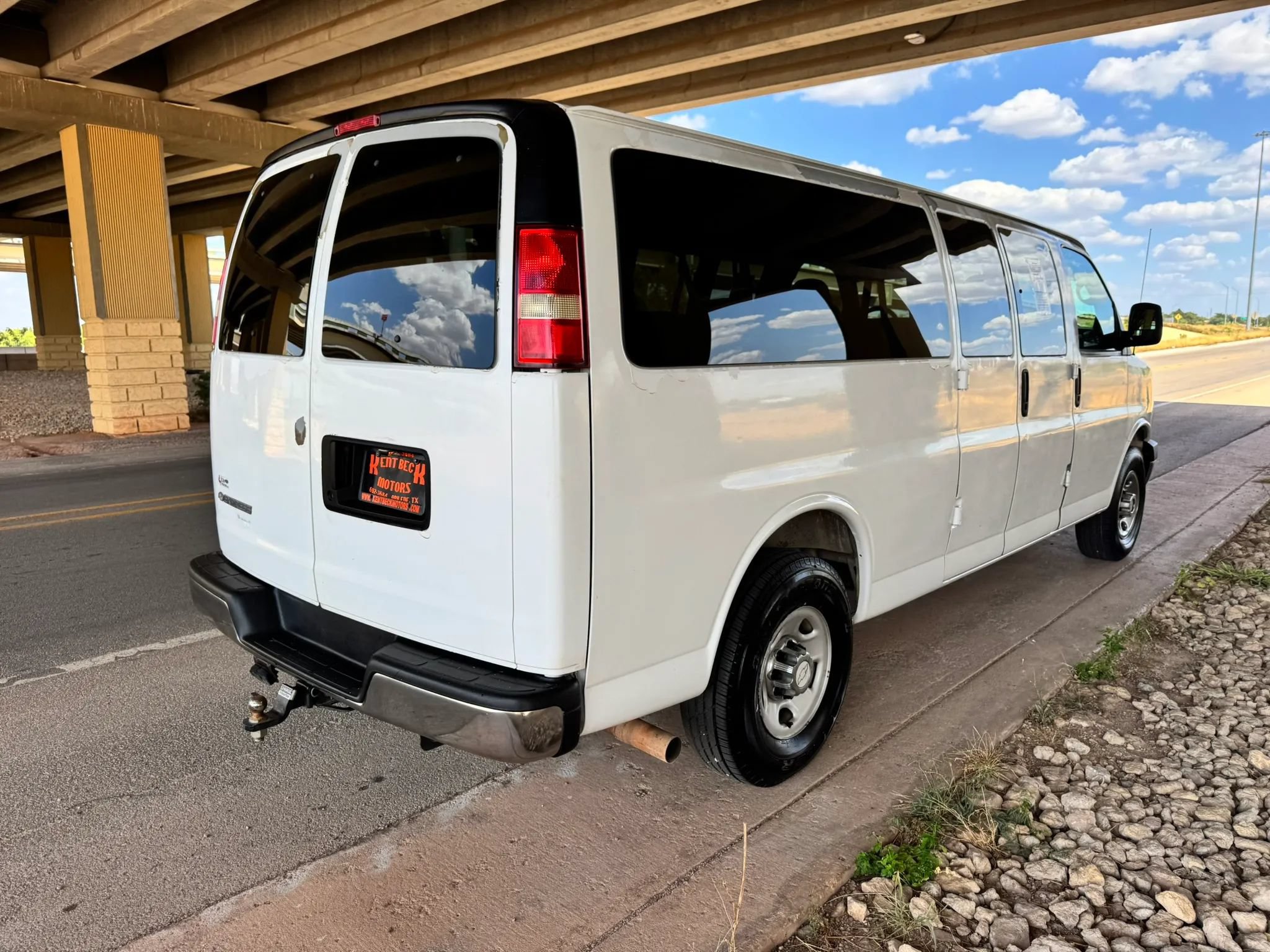 Used 2008 Chevrolet Express 3500 Extended Passenger w/ LT Preferred Equipment Group RWD image 3