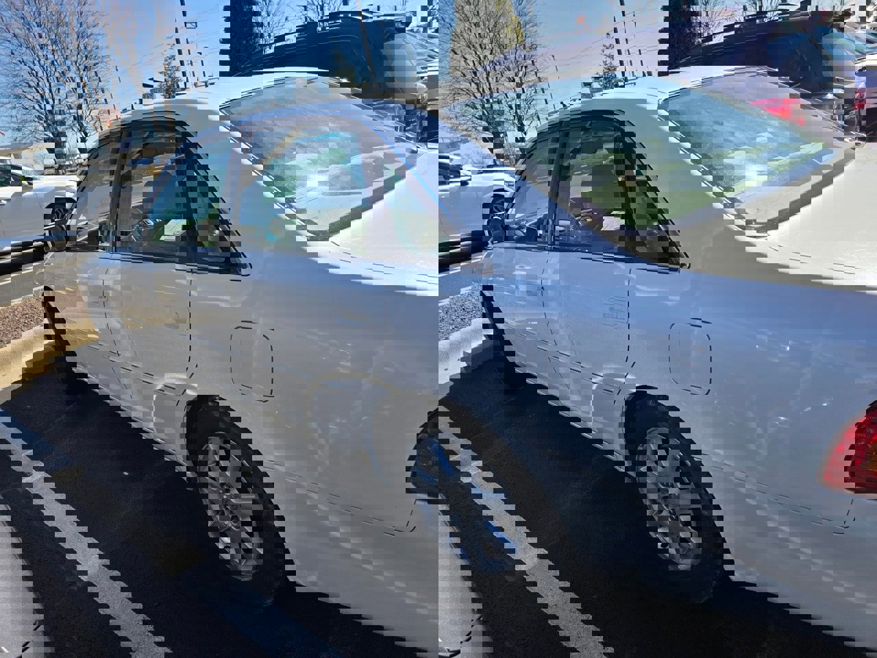 Used 2000 Toyota Avalon XLS image 3