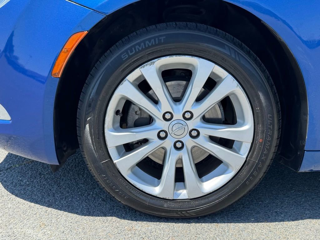 Used 2016 Chrysler 200 Limited FWD image 10