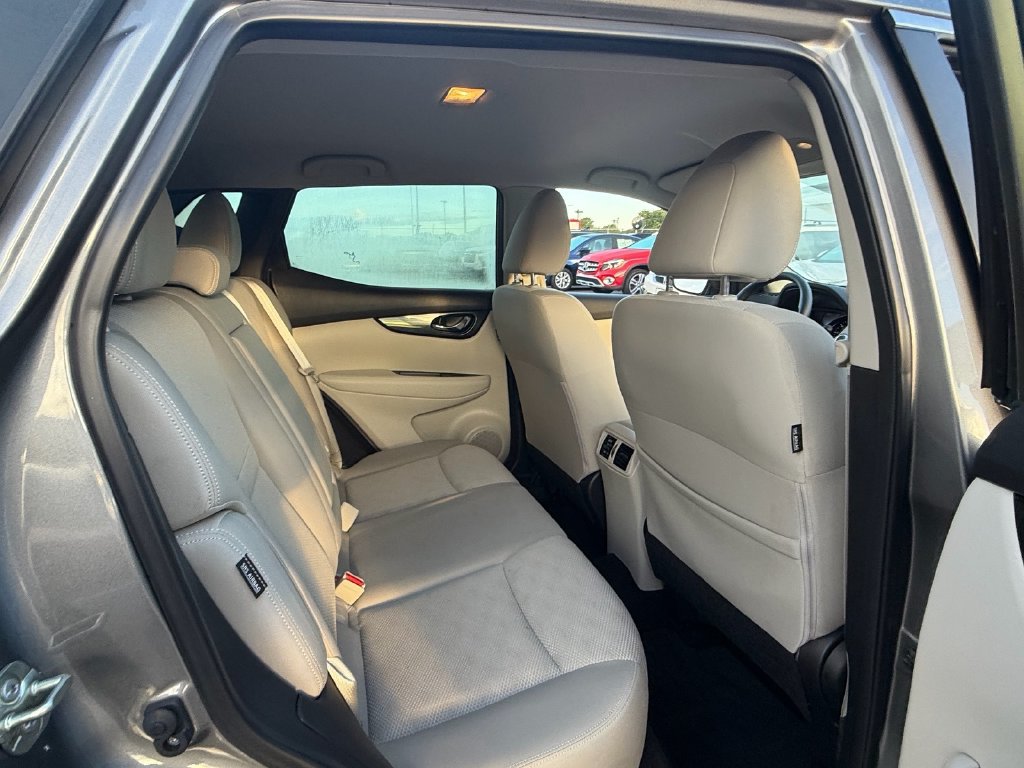 Certified 2020 Nissan Rogue Sport SV FWD image 17