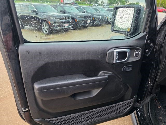 Used 2023 Jeep Wrangler Unlimited w/ Sun & Screen Package AWD/4WD image 24