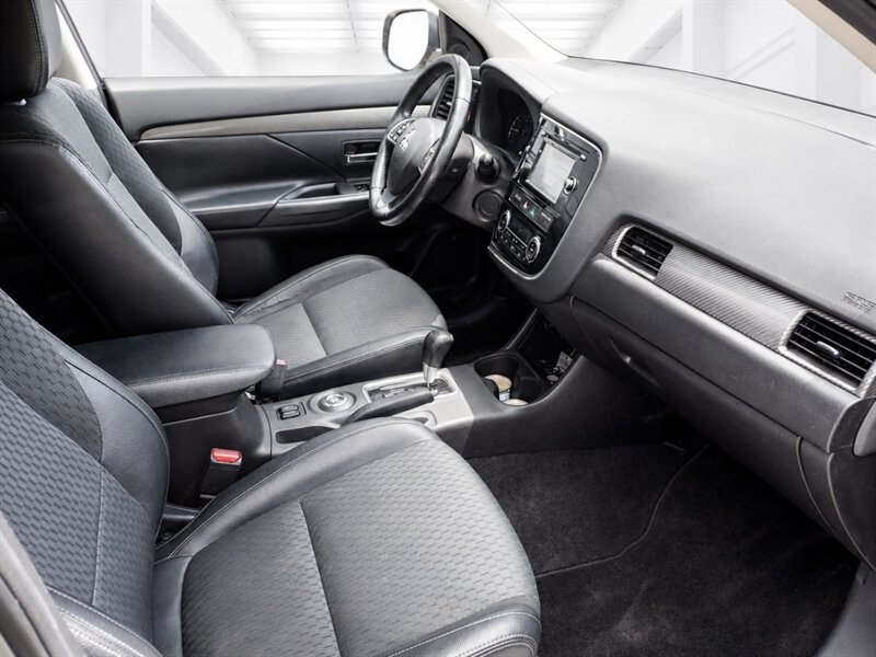 Used 2015 Mitsubishi Outlander SE AWD/4WD image 9