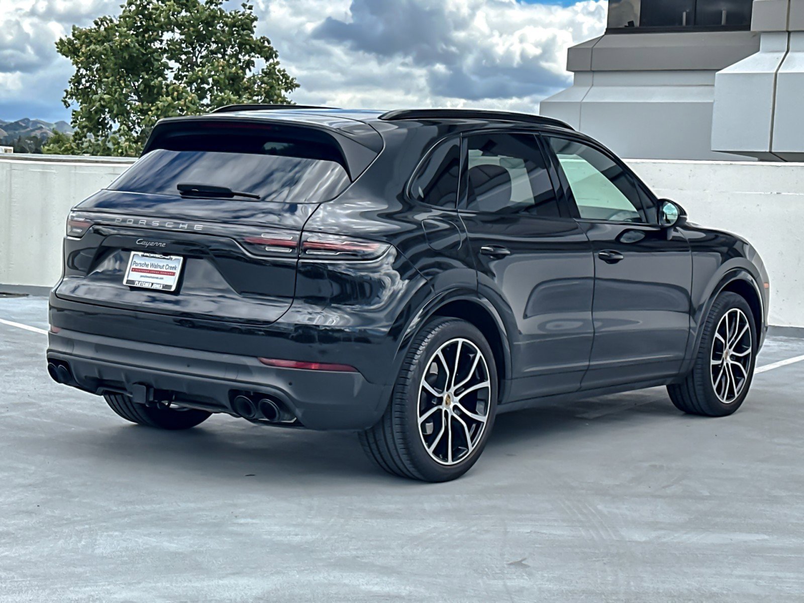 Certified 2023 Porsche Cayenne Platinum Edition image 8