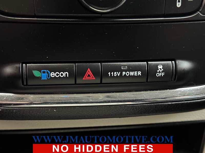 Used 2014 Chrysler Town & Country Touring image 32