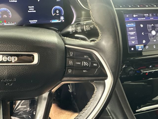 Used 2023 Jeep Grand Cherokee Laredo AWD/4WD image 14