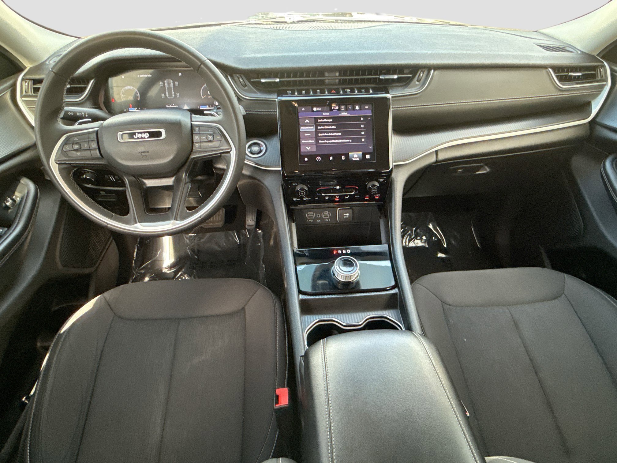 Used 2024 Jeep Grand Cherokee Laredo image 15