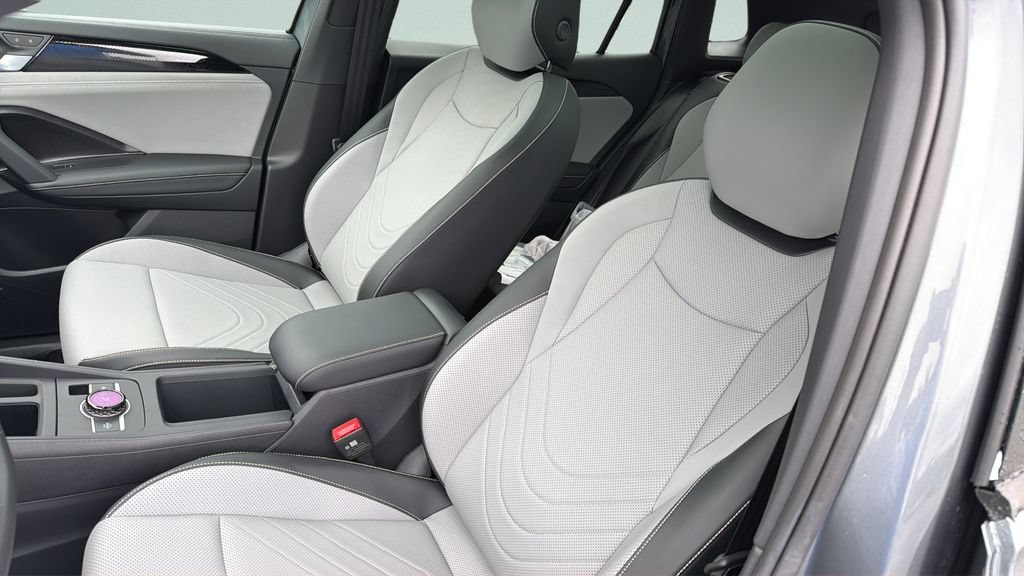 New 2026 Volkswagen Tiguan SE R-Line FWD image 28