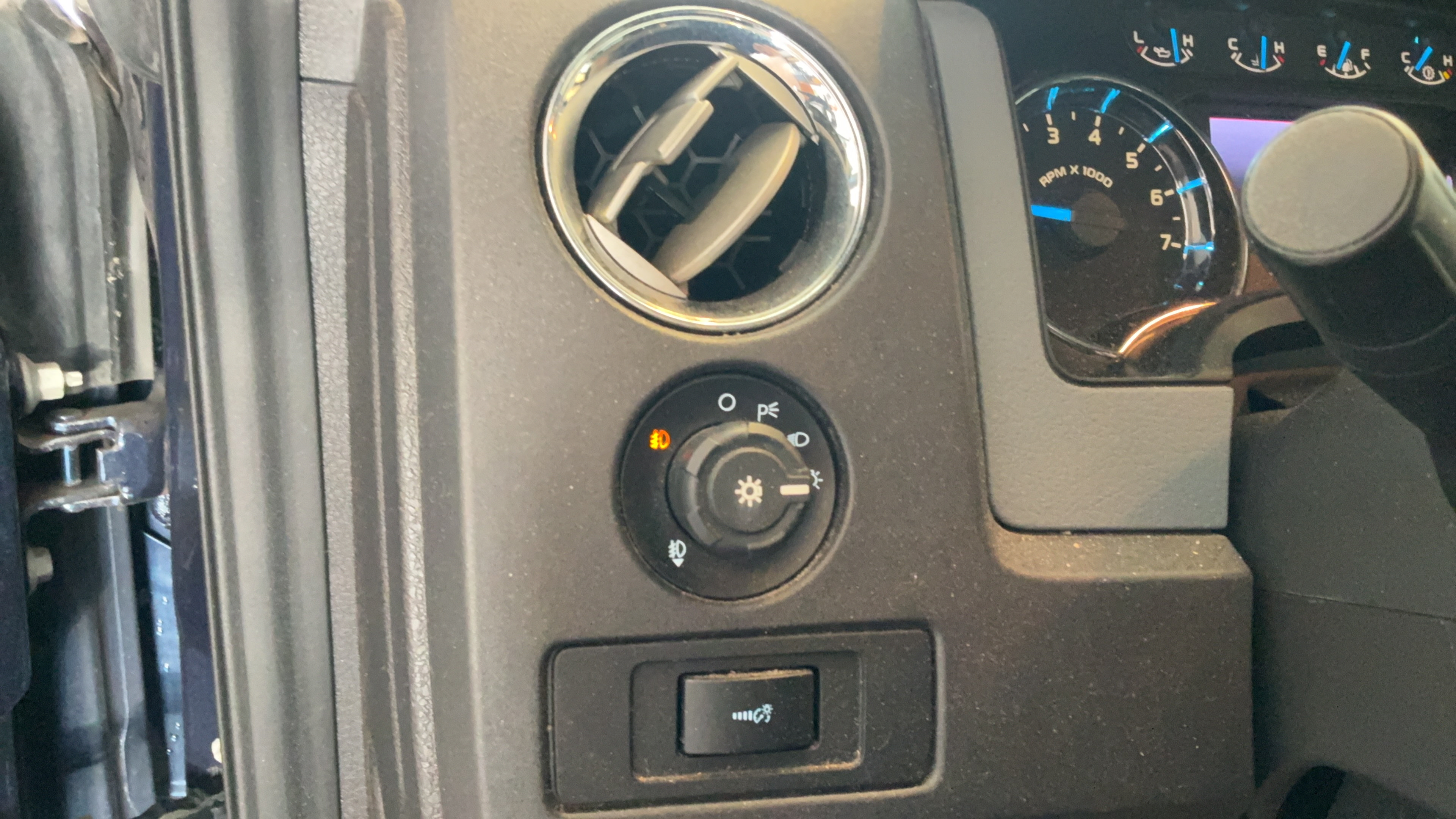 Used 2013 Ford F150 XLT w/ XLT Chrome Pkg RWD image 17