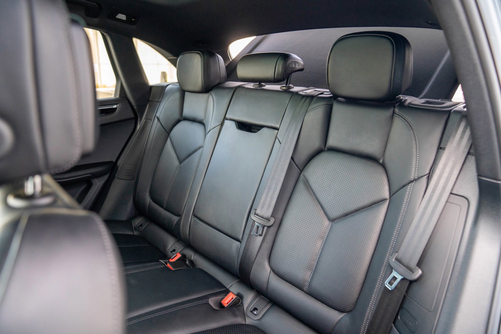 Certified 2025 Porsche Macan image 23