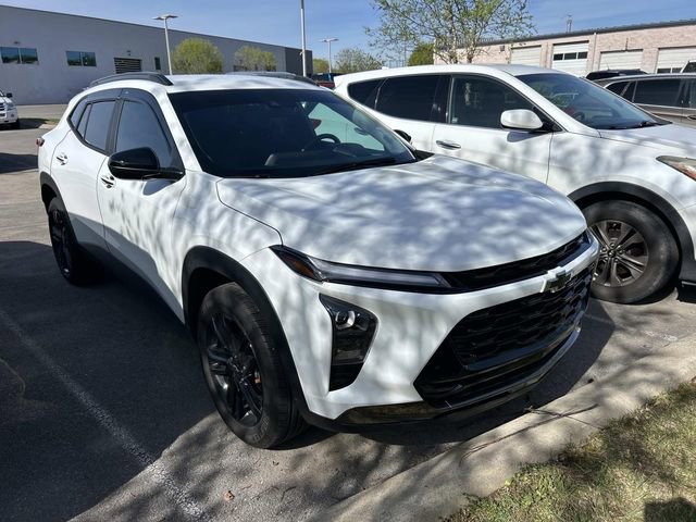 Used 2025 Chevrolet Trax ACTIV w/ Driver Confidence Package image 3