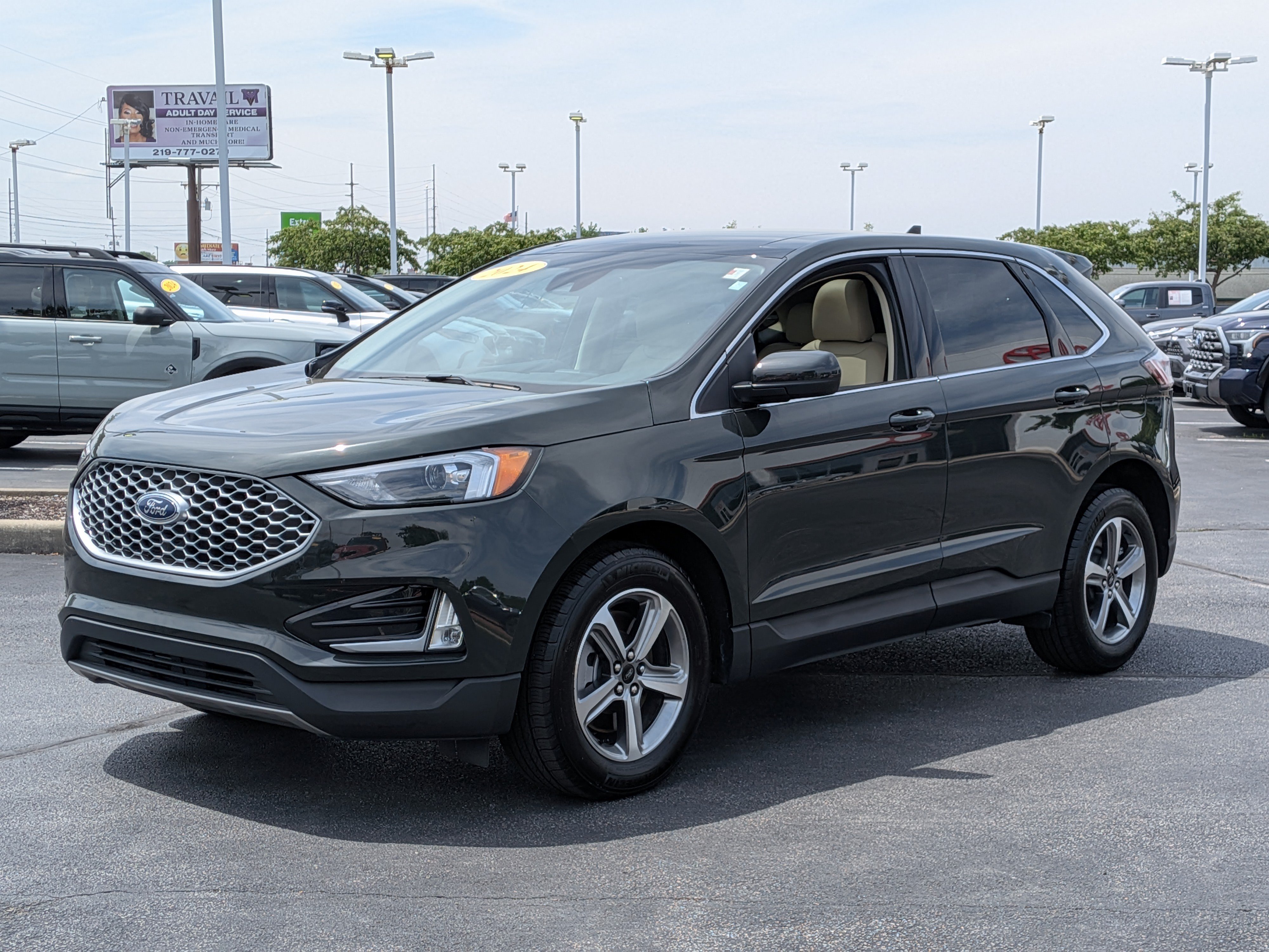 Used 2024 Ford Edge SEL w/ Convenience Package AWD/4WD image 4