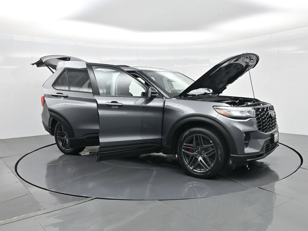 Used 2025 Ford Explorer ST-Line w/ ST-Line Street Pack image 38