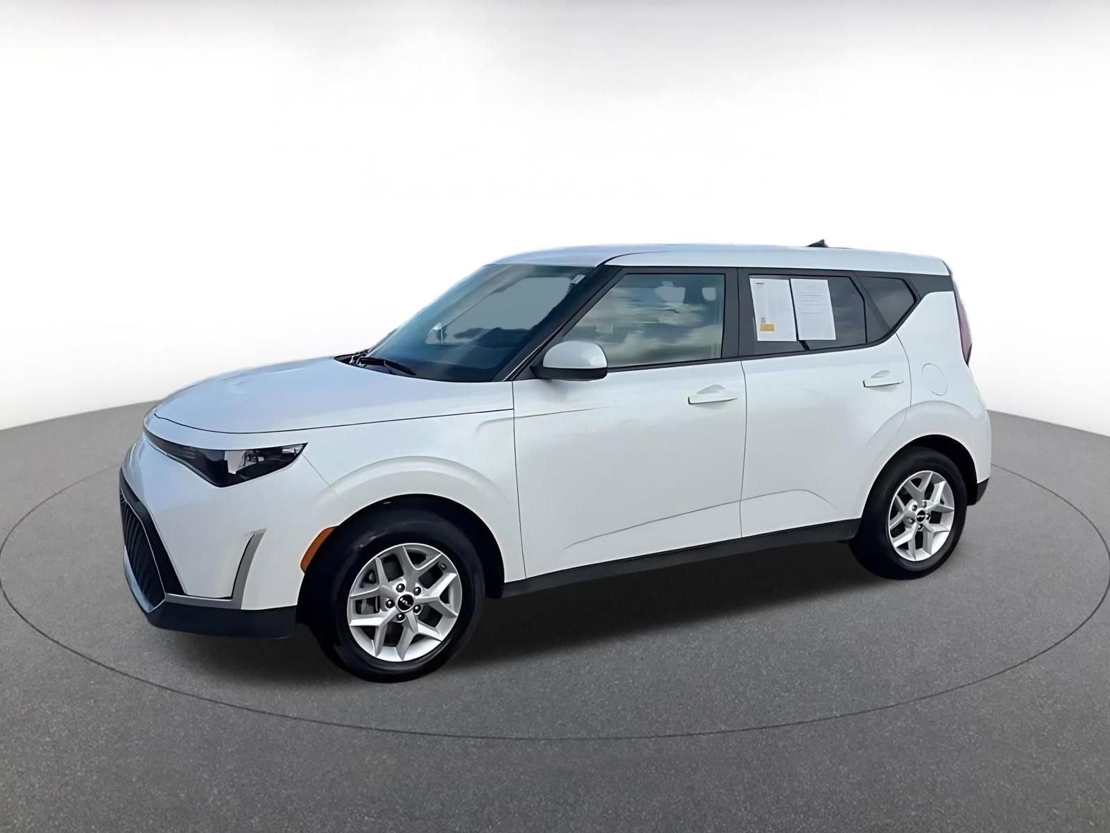 Used 2025 Kia Soul LX w/ LX Technology Package FWD image 8