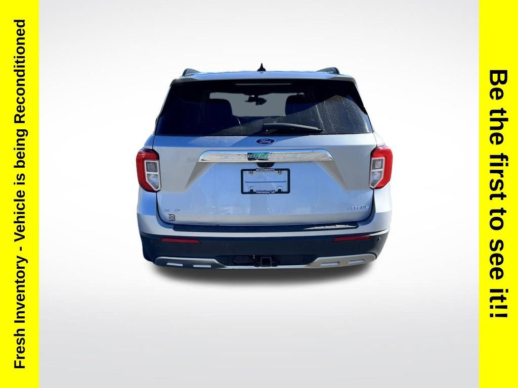 Used 2022 Ford Explorer XLT AWD/4WD image 3