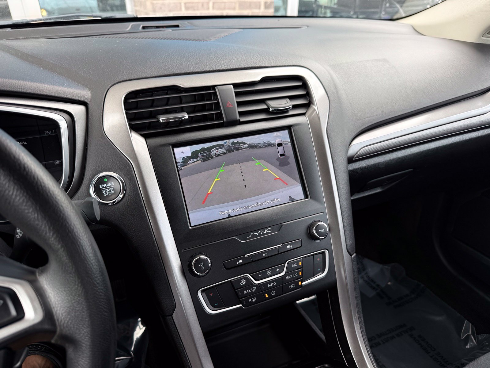 Used 2020 Ford Fusion SE FWD image 30