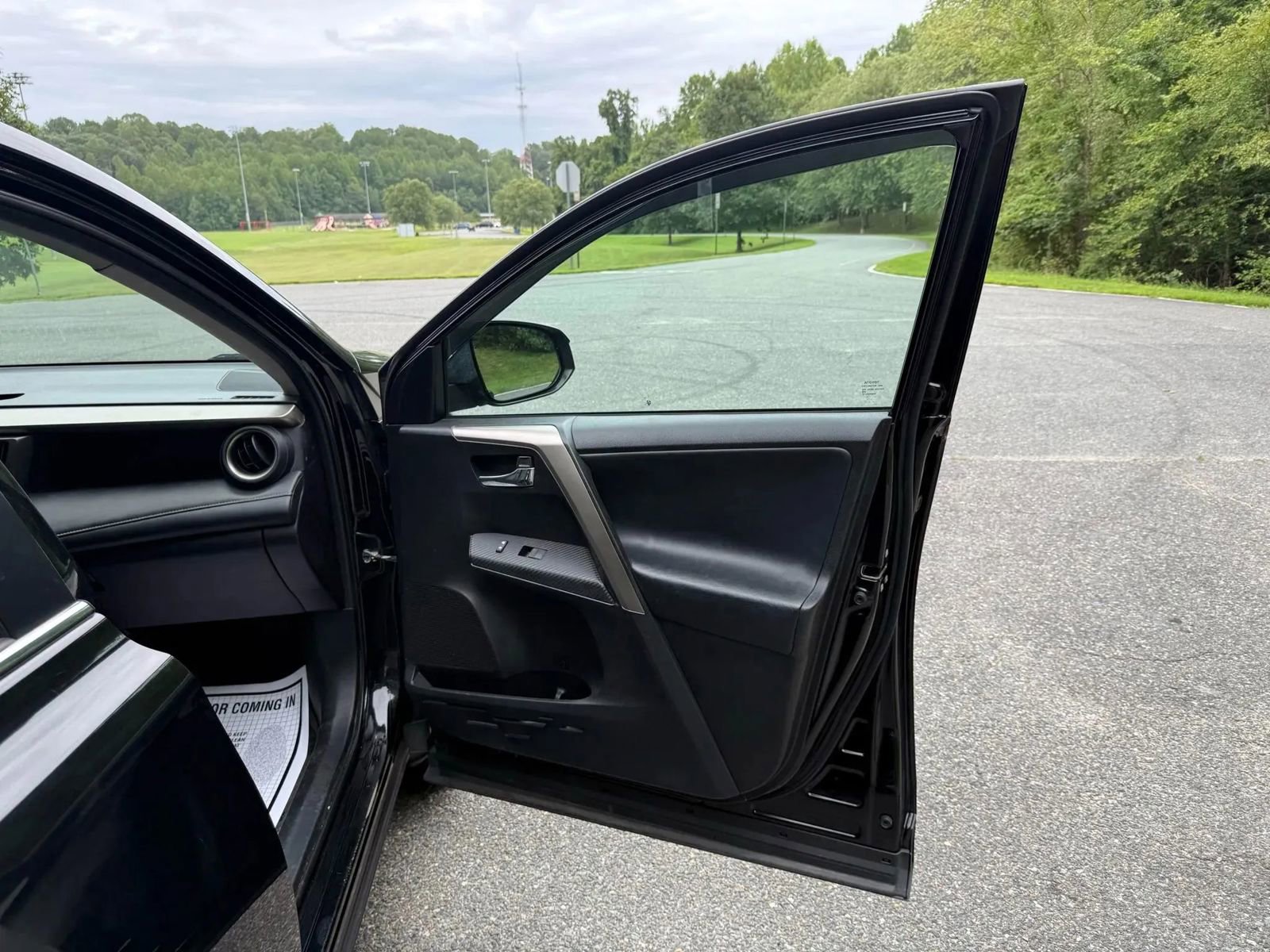 Used 2015 Toyota RAV4 Limited image 14