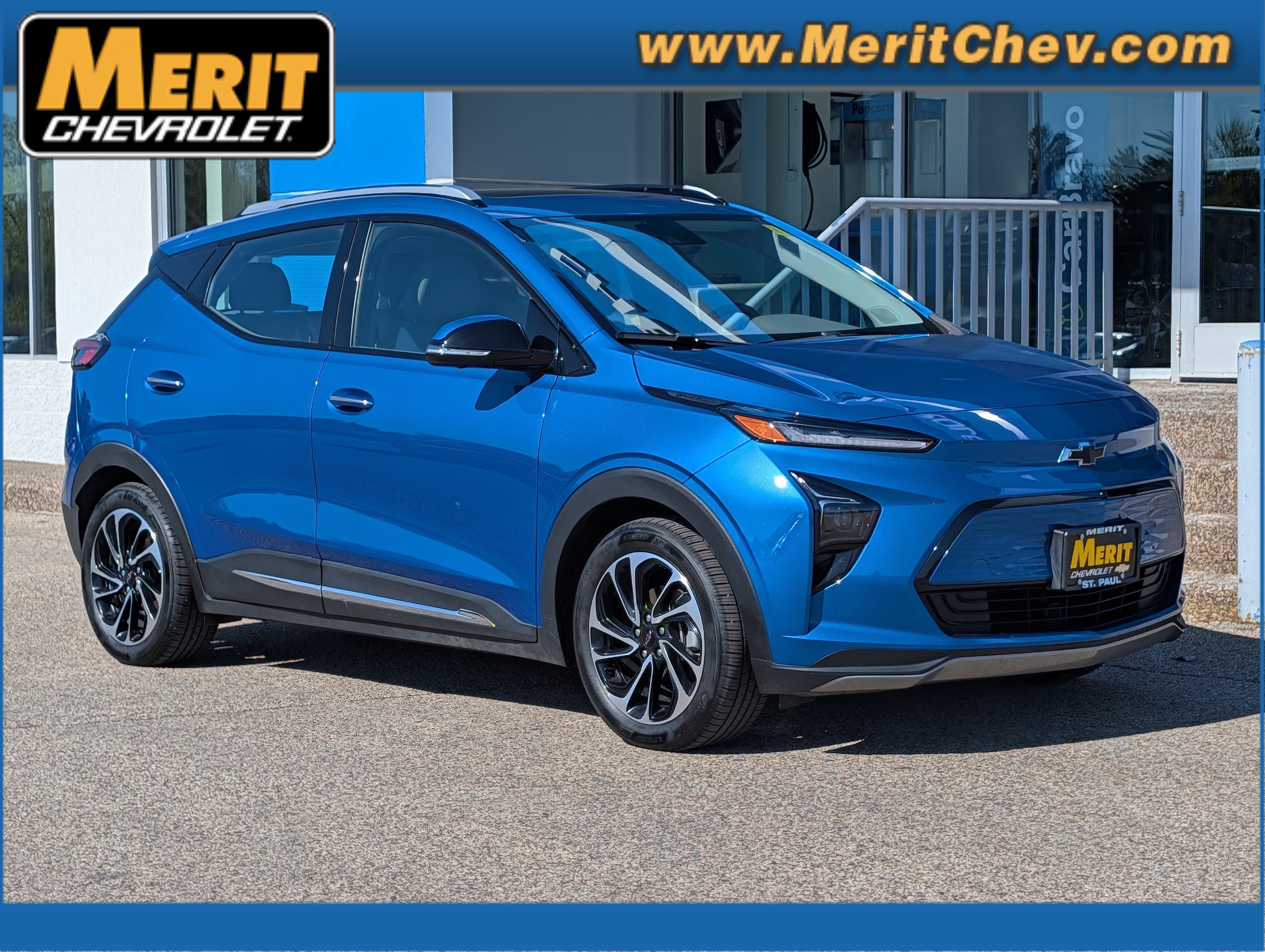 Certified 2023 Chevrolet Bolt EUV Premier w/ Sun & Sound Package FWD image 1