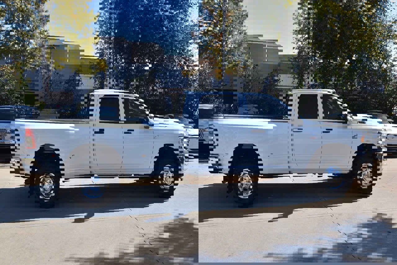 Used 2024 RAM 3500 Tradesman w/ Chrome Appearance Group image 6